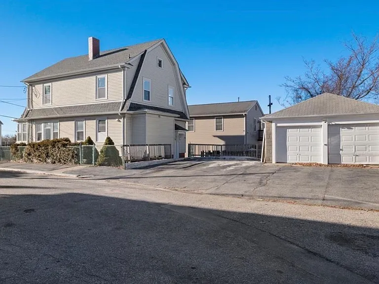 18 Loreto St #1 — Photo 11