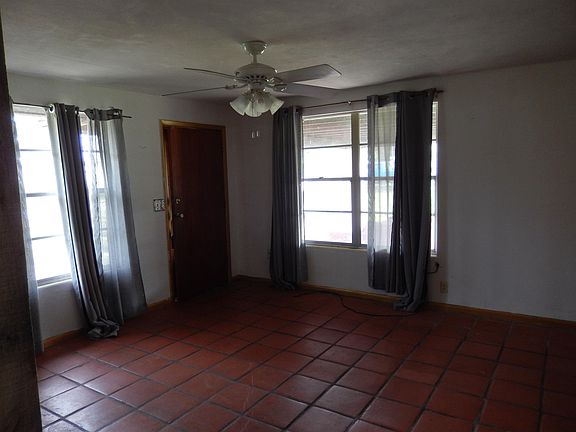 2nd image of 346 Armas Ave