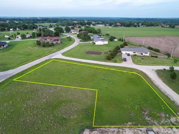 Country Ln, Council Grove, KS 66846