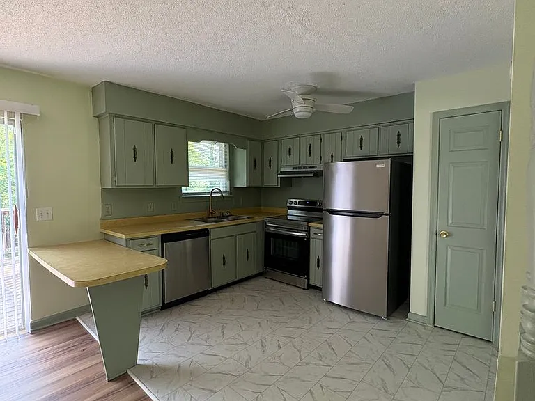 825 S Valleywood Cir — Photo 1