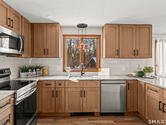 3rd image of 389 Route 66