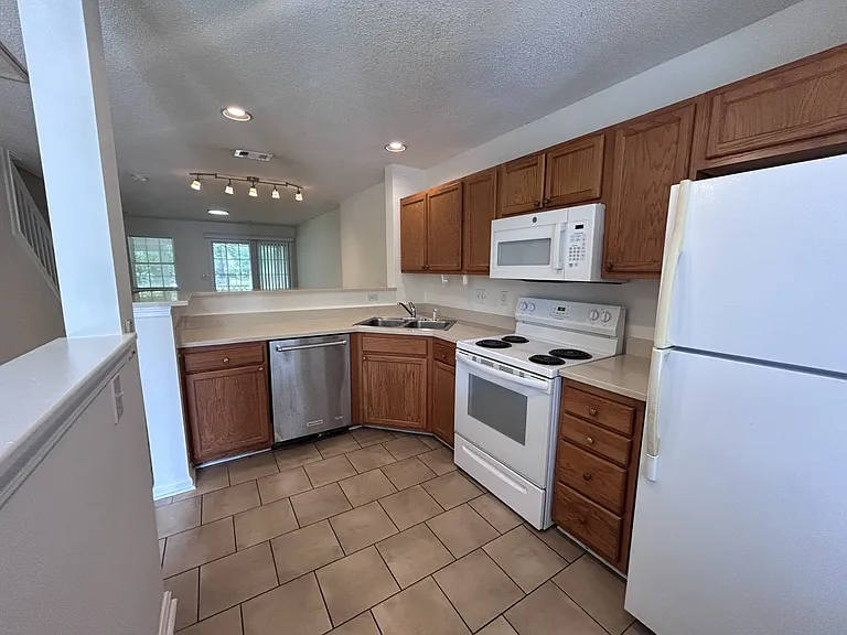 957 Pendant Cir — Photo 8