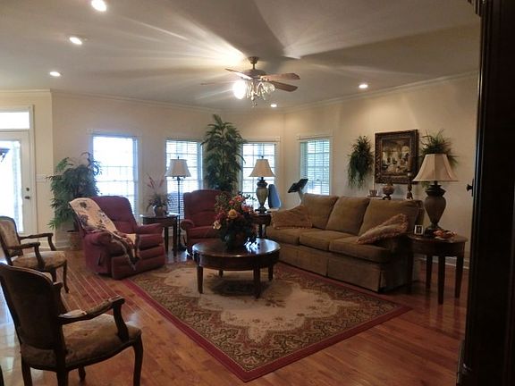 4th image of 75 Dogwood Ln