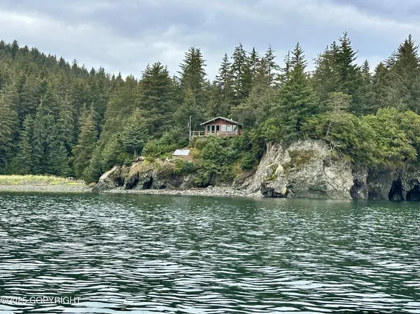 57739 Seldovia St, Seldovia, AK 99663