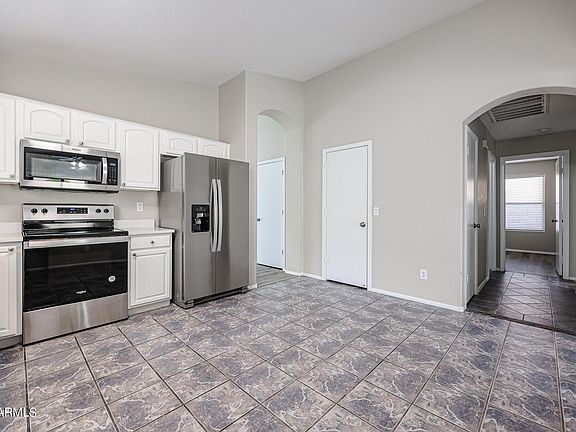 5th image of 16708 W MORELAND Street