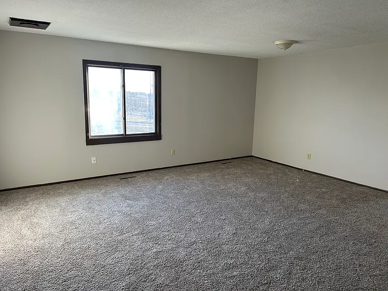 2035 Inverway Ct — Photo 7