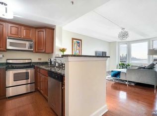 6313 City Pl, Edgewater, NJ 07020