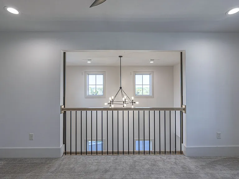 1025 Southwalk Dr — Photo 7