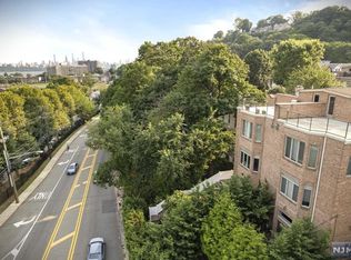 1216 River Rd, Edgewater, NJ 07020