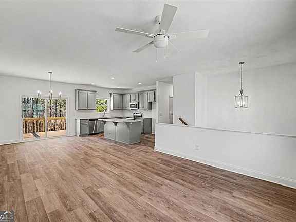 3rd image of 46 Dogwood St NE