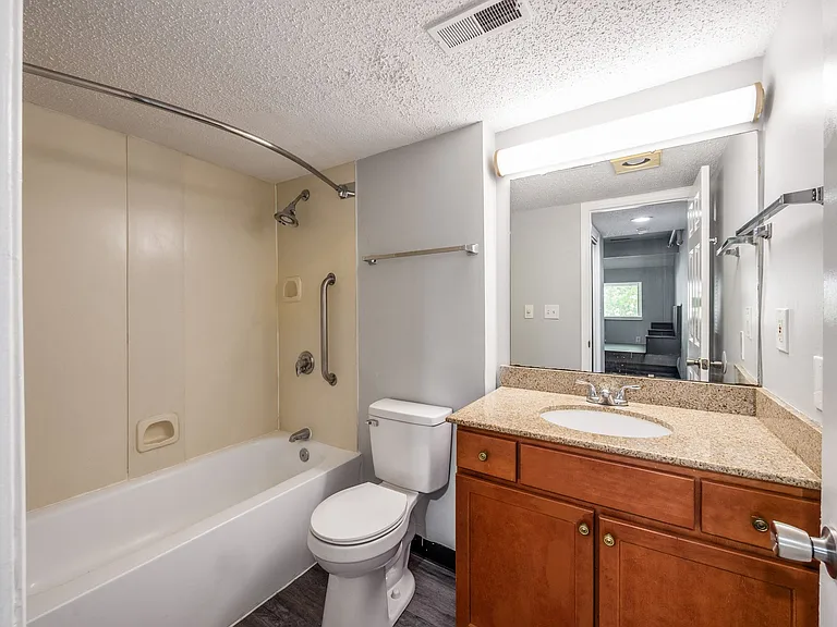ReVi Columbus East — Photo 19