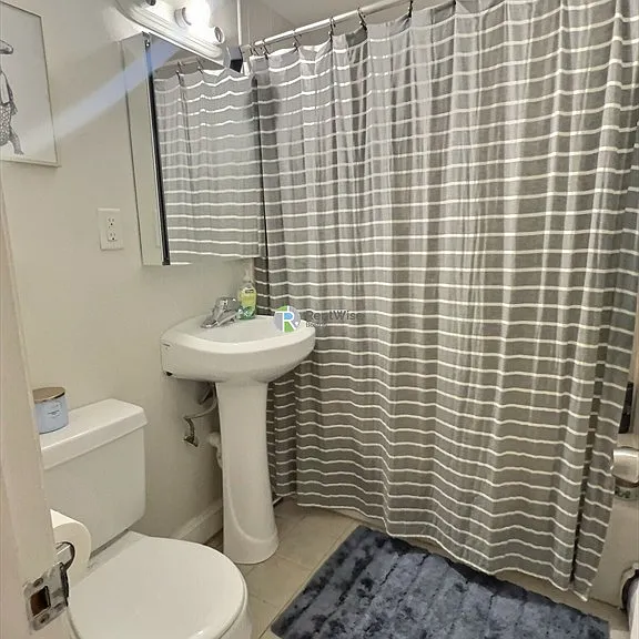 219 Kent St #5 — Photo 4