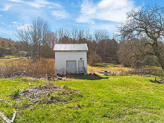 4th image of 318 Pinkham Brook Road