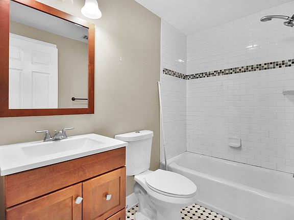 3rd image of 836 E Park Ave Unit B