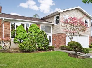 19 Jackie Dr, Westbury, NY 11590
