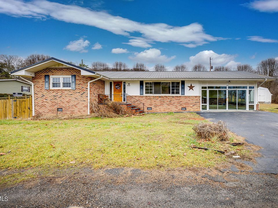 1st image of 433 Ball Orchard Private Dr