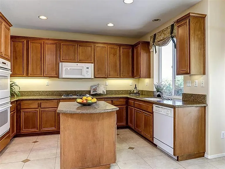 11217 Ravenna Ln — Photo 17