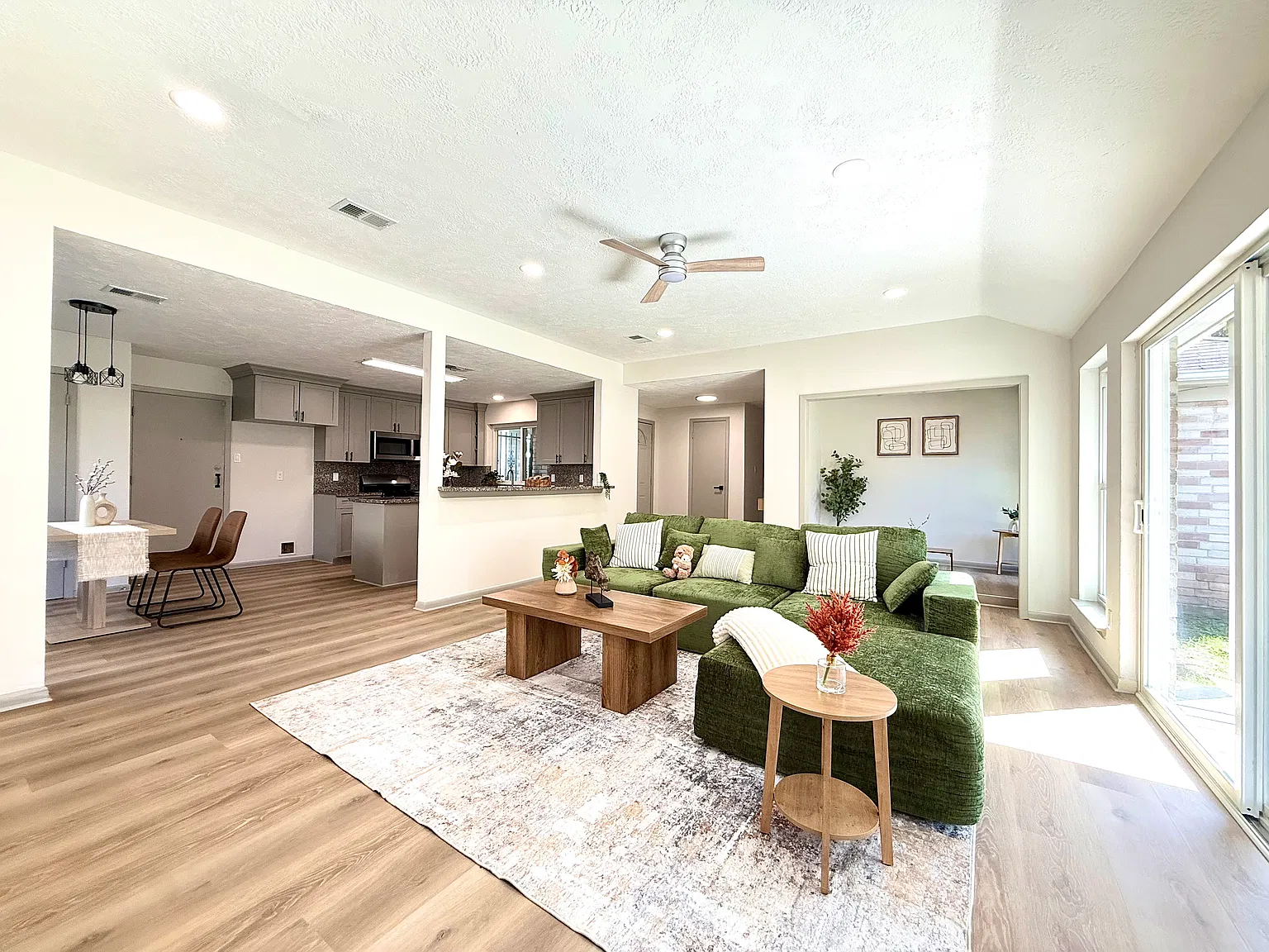 3 bed, 1811 sqft, $2,000 — Photo 2