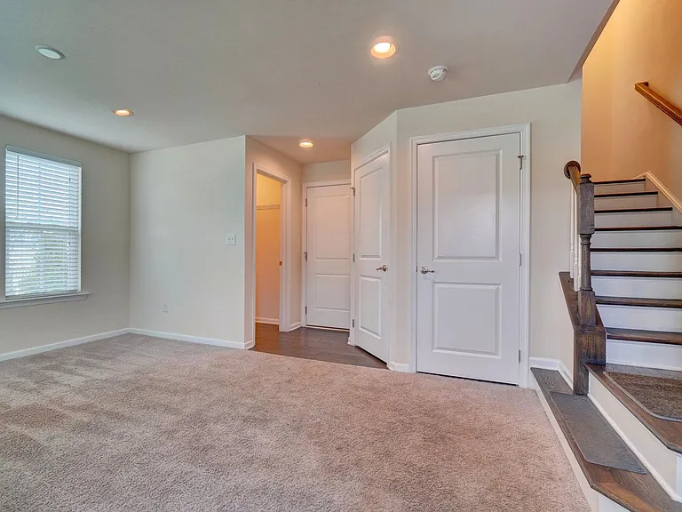 890 Olmstead St — Photo 6