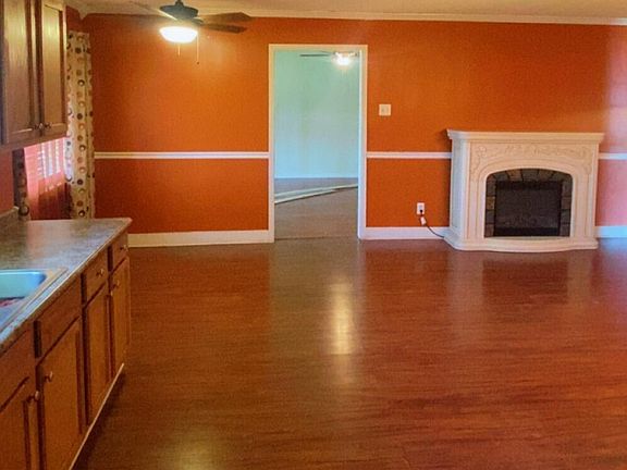 4th image of 843 Hart Dr