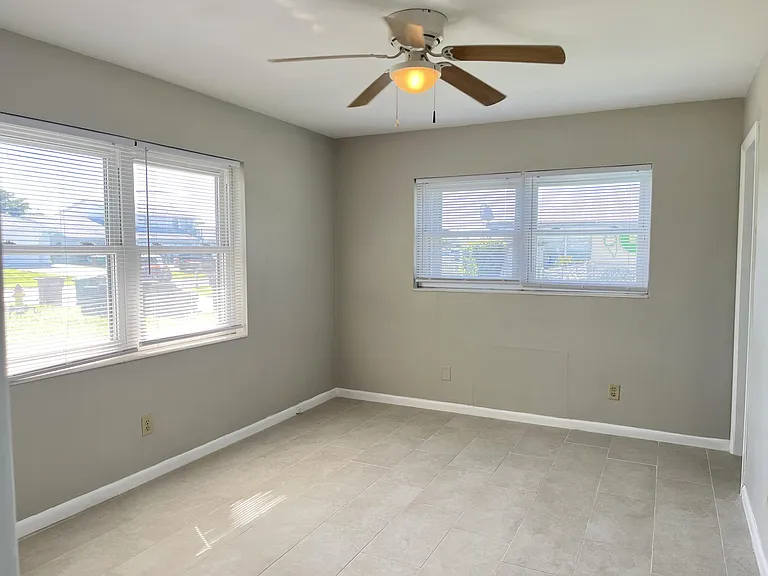 4620 SE 4th Pl — Photo 7