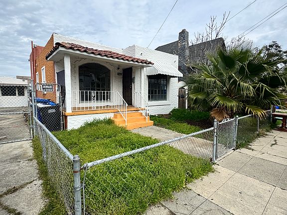 2nd image of 275 E 17th St