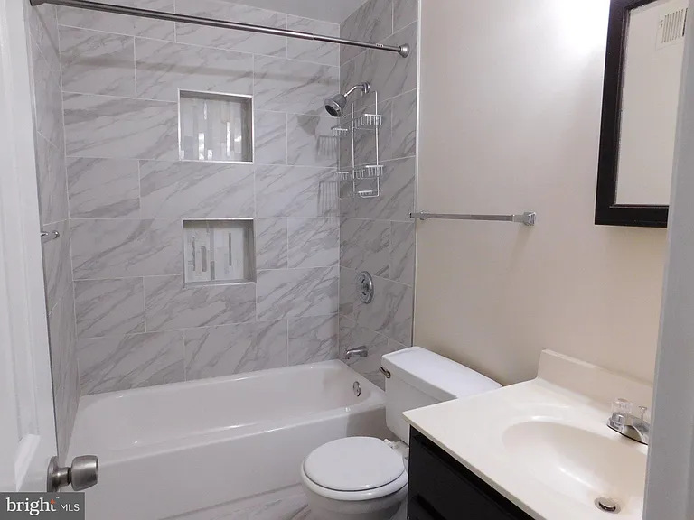 1170 N Vermont St — Photo 14