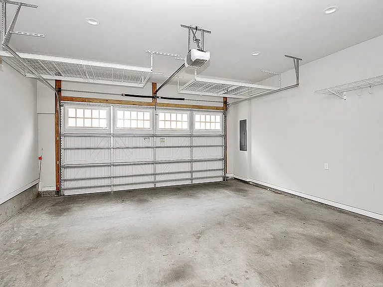 1420 W 4th St — Photo 18