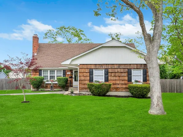 301 Maple Avenue, Patchogue, NY 11772