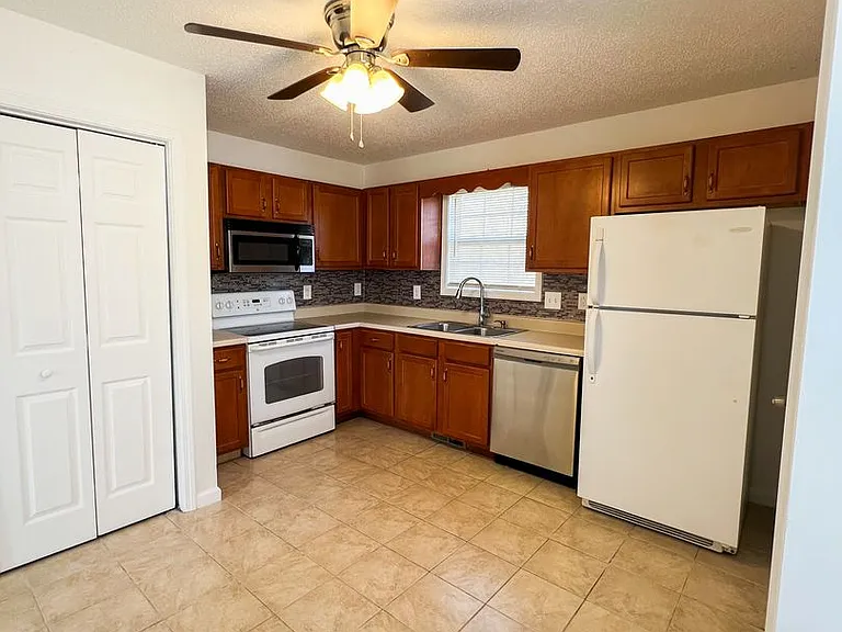 438 Cranklen Cir — Photo 7