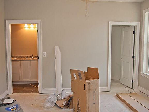 4th image of 413 York Dr