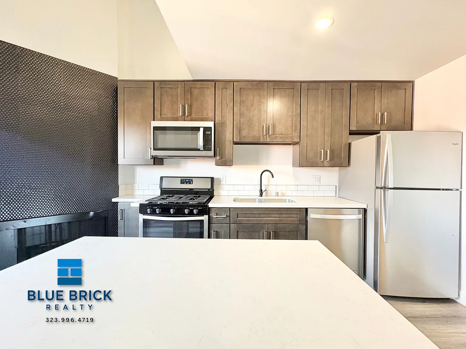 Spacious 3-Bedroom Townhome with Balcony, Central A/C, In-Unit Laundry & 2 Parking Spaces — Photo 2
