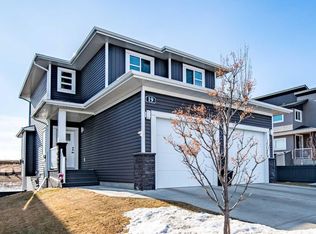19 Vanveller Way, Sylvan Lake, AB T4S0M4
