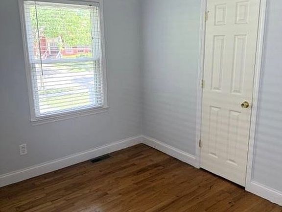 4th image of 1424 Chapin Ave
