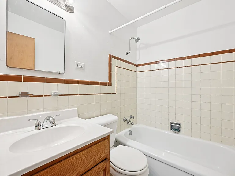 Belmore Apartments — Photo 32