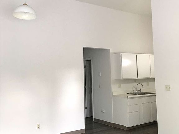 5th image of 2837 Somerville Dr APT D