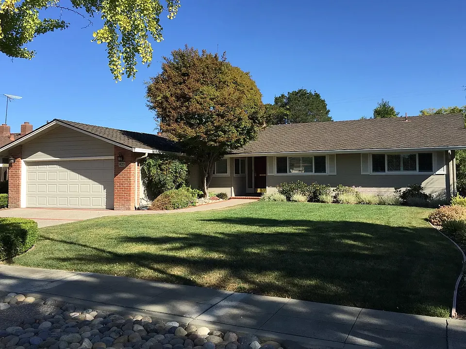 823 Helena Dr