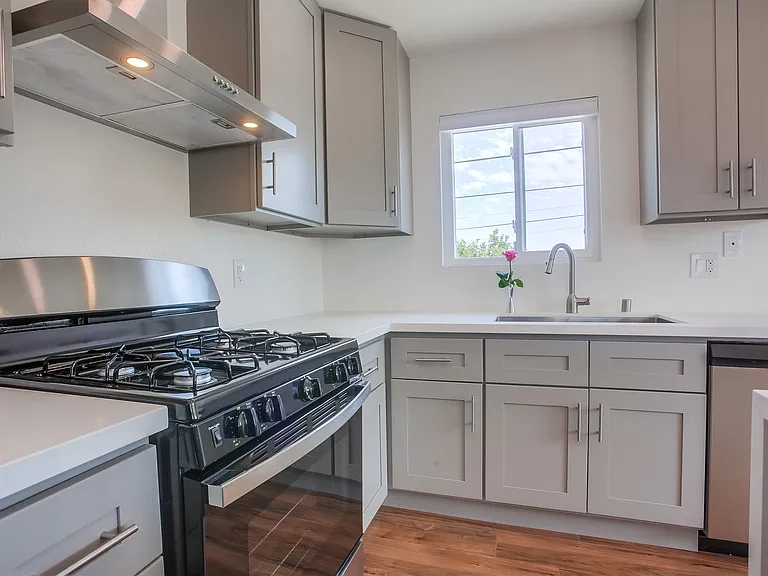 3977 Ingraham St #B — Photo 7