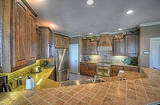 3rd image of 8211 Glenwick Dr