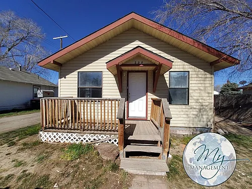 220 Castleford St W Photo 1