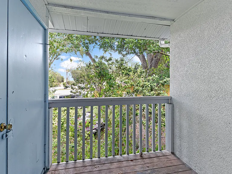Columbia Park Apartments — Photo 9