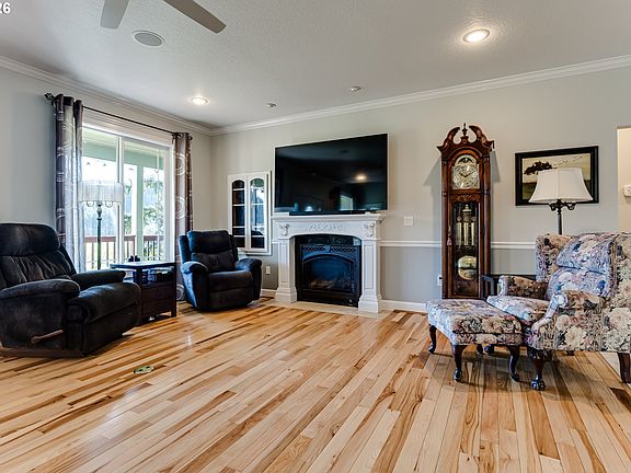 5th image of 75990 Reservoir Rd