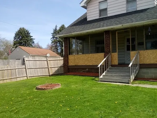 109 16th St, Campbell, OH 44405