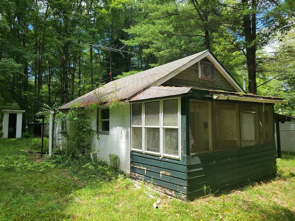 2nd image of 110 Pequinot Ln