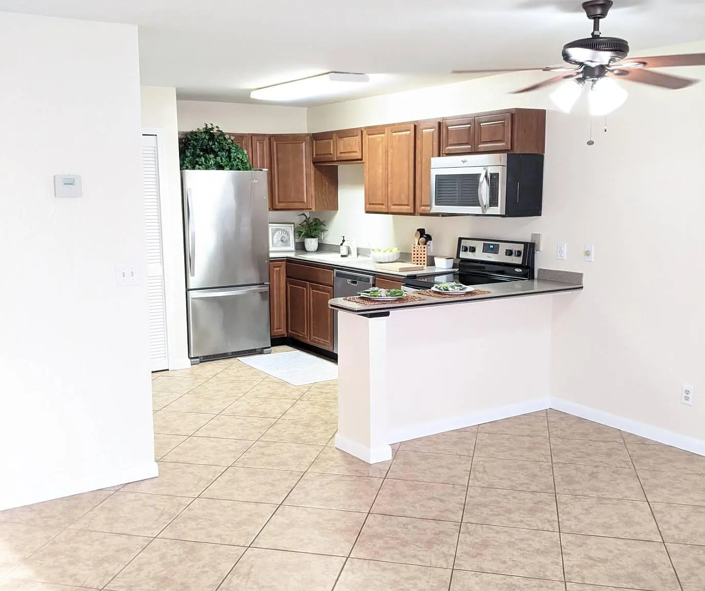 4513 SW 8th Ct — Photo 4