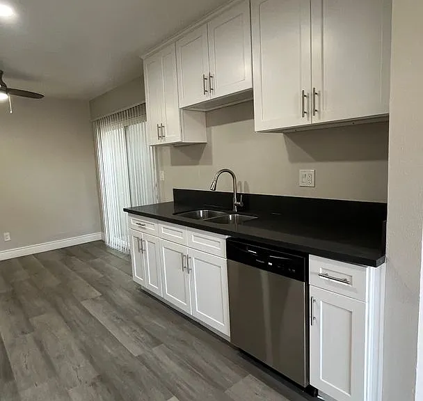 The Riviera Apartments — Photo 14