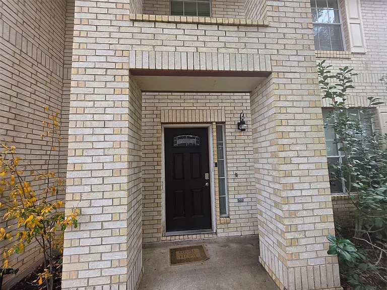 2715 Riverhollow Ln — Photo 3