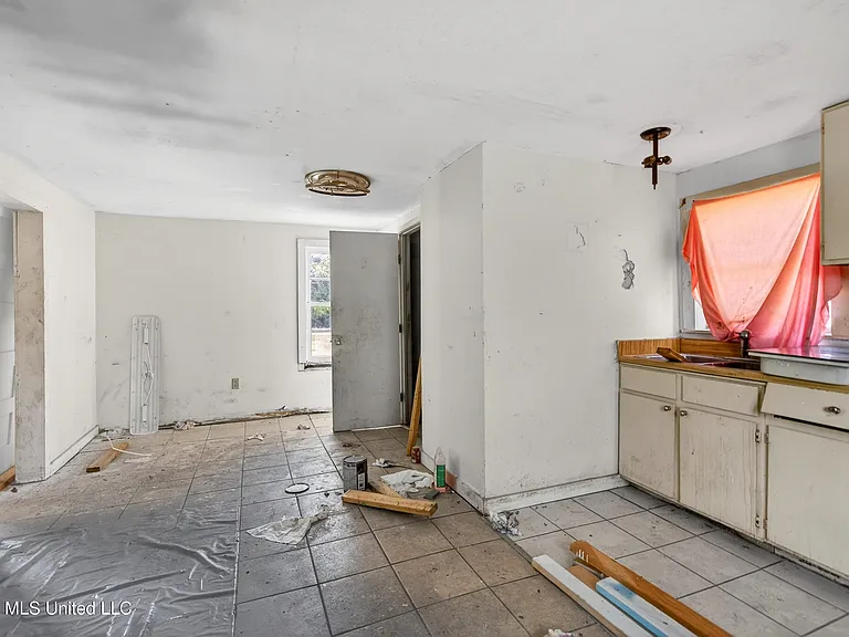 612 N Wright Ave — Photo 31