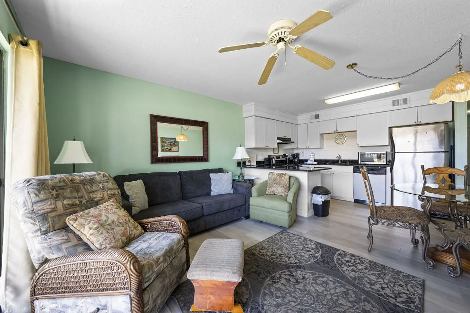 1 bed, 1.0 bath, 1076 sqft, $2,962 — Photo 2
