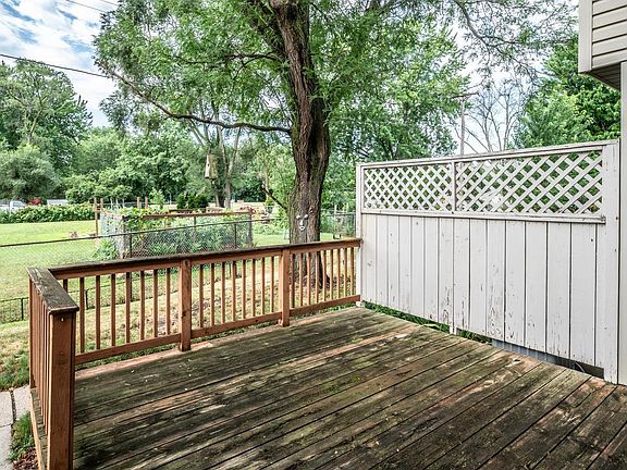 5th image of 718 Heritage Way